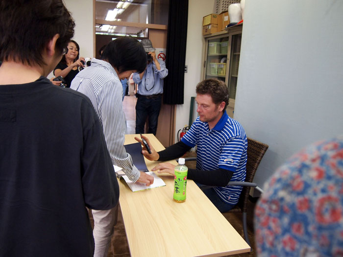 Paul autograph-4 iwade city